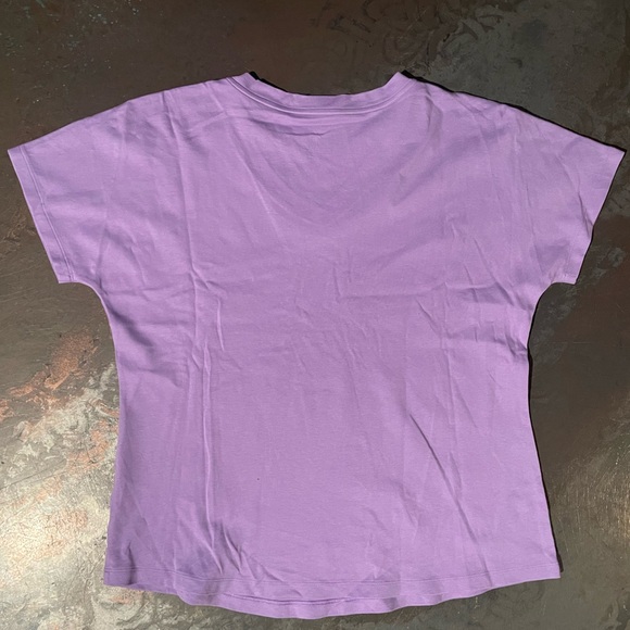 Isaac Mizrahi Lavender V-Neck Short Sleeve Tee - Picture 4 of 4